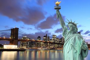 usa_new-york_brooklyn-bridge_the-statue-of-liberty_shutterstock_128395307